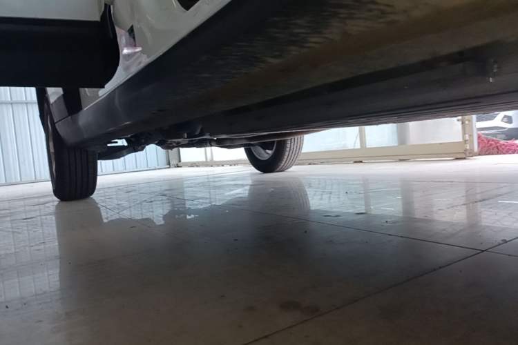 Used Radar King Kong 2025 PHEV All-Wheel-Drive Extended-Range “Thousand-Mile Diamond” Electric Hybrid PLUS Edition Right Side Sill