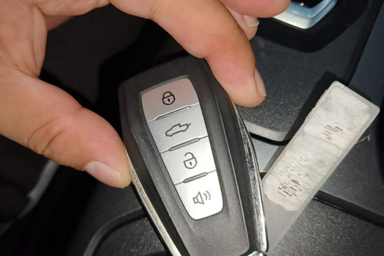 Used Radar King Kong 2025 460 km All-Wheel Drive Long-Box Version – Mighty King Kong Vehicle Key