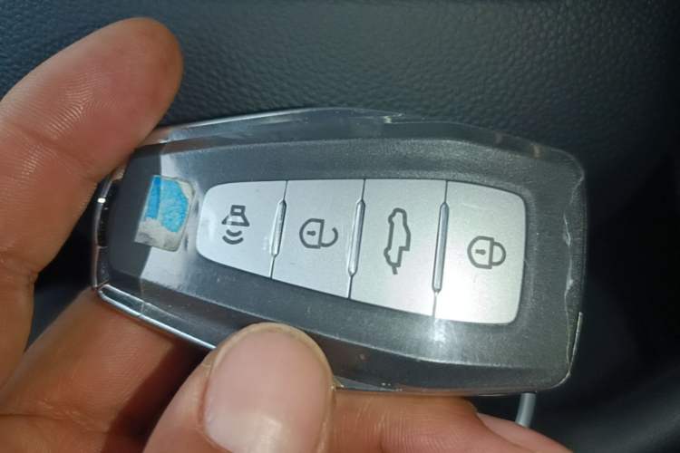 Used Radar King Kong 2025 PHEV All-Wheel-Drive Extended-Range “Thousand-Mile Diamond” Electric Hybrid PLUS Edition Vehicle Key