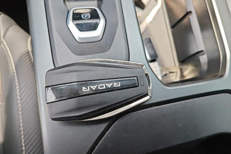 Used Radar King Kong 2025 460 km All-Wheel Drive Long-Box Version – Mighty King Kong Vehicle Key