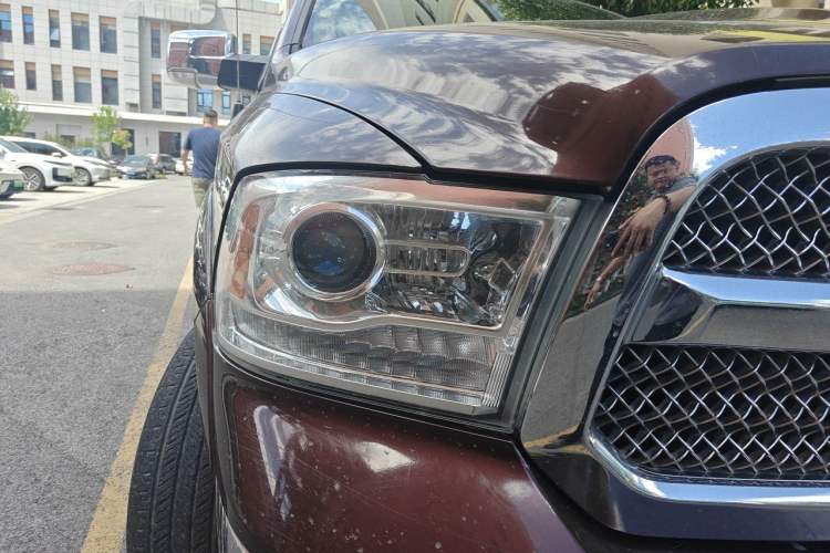 Used RAM Trucks  Right Front Headlight
