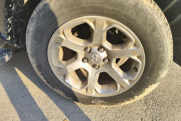 Used RAM Trucks  Right Front Wheel Hub