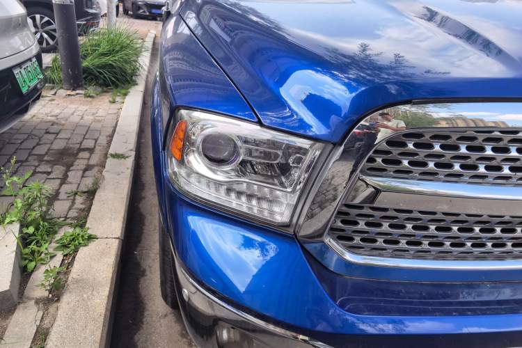 Used RAM Trucks  Right Front Headlight
