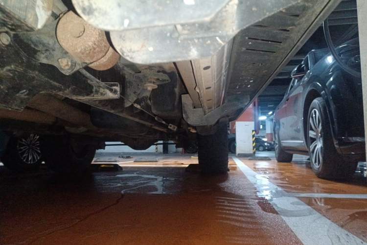 Used RAM Trucks  Chassis Front Left