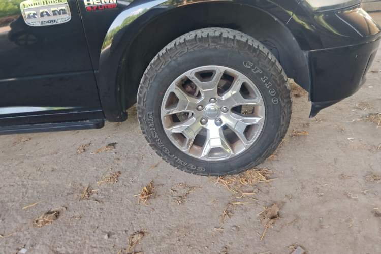 Used RAM Trucks  Right Front Wheel Hub