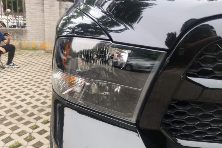 Used RAM Trucks  Right Front Headlight