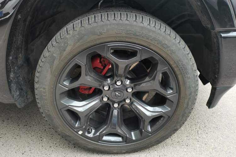Used RAM Trucks  Right Front Wheel Hub