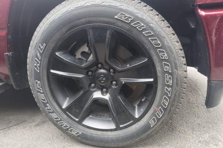 Used RAM Trucks  Right Front Wheel Hub