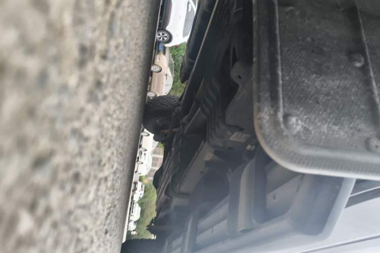 Used RAM Trucks  Chassis Front Left