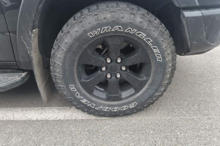 Used RAM Trucks  Right Front Wheel Hub