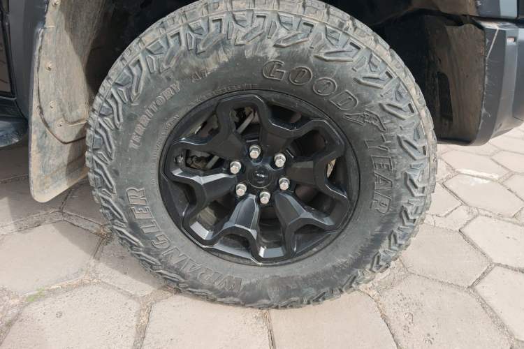 Used RAM Trucks  Right Front Wheel Hub