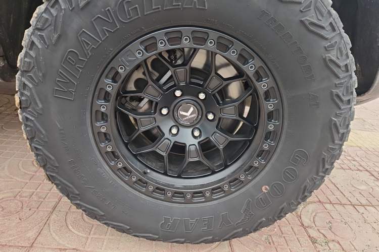 Used RAM Trucks  Right Front Wheel Hub