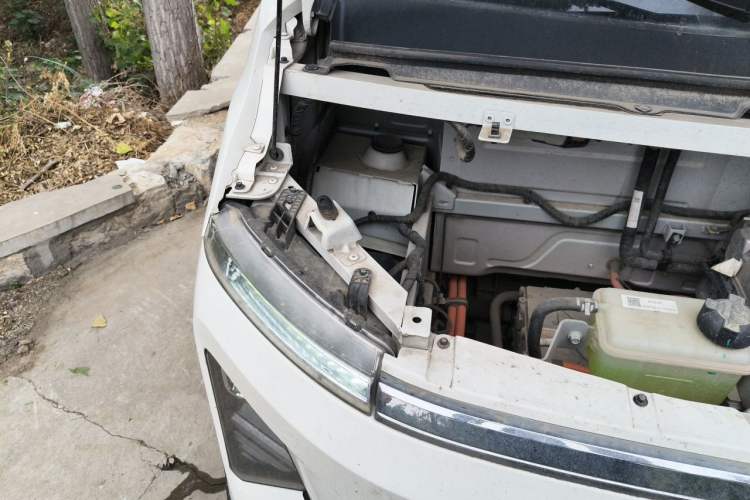 Used REACH Leichi Xin V70 2025 Pure Electric Van Engine Bay Right