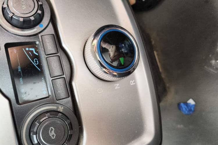 Used REACH Leichi Xin V70 2025 Pure Electric Van Gear Lever