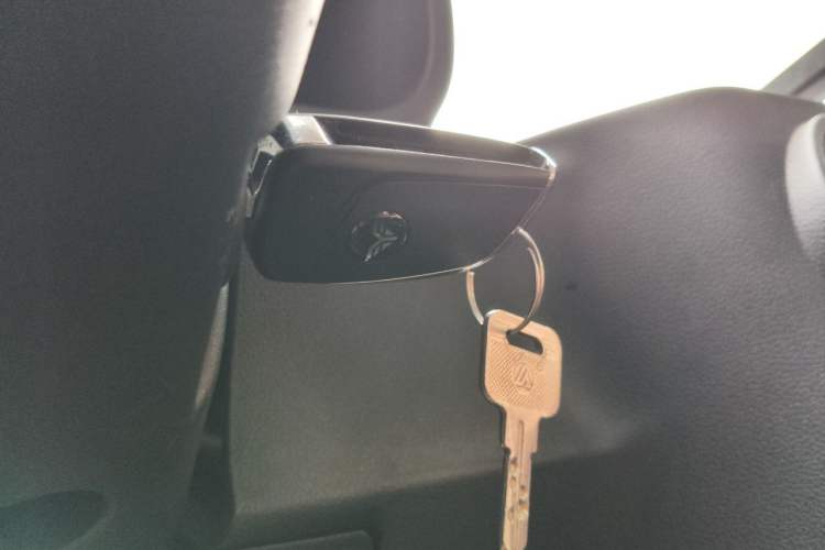 Used REACH Leichi Xin V70 2025 Pure Electric Van Vehicle Key