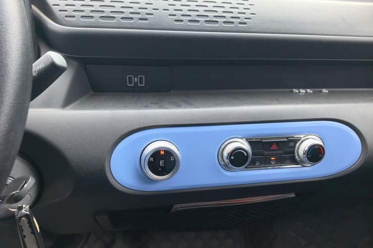 Used REACH MINI Truck 2023 140km Long Wheelbase Van Ambition Version Gear Lever
