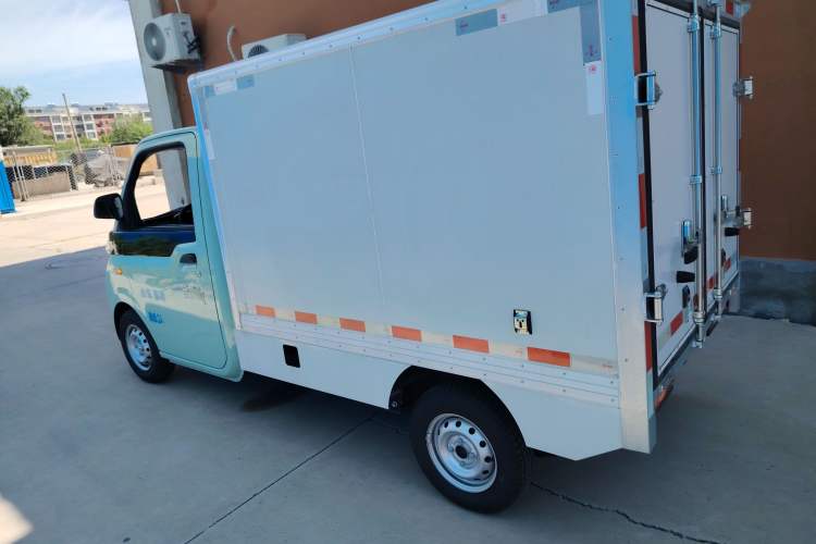 Used REACH MINI Truck 2023 140km Long Wheelbase Van Ambition Version Exterior 3