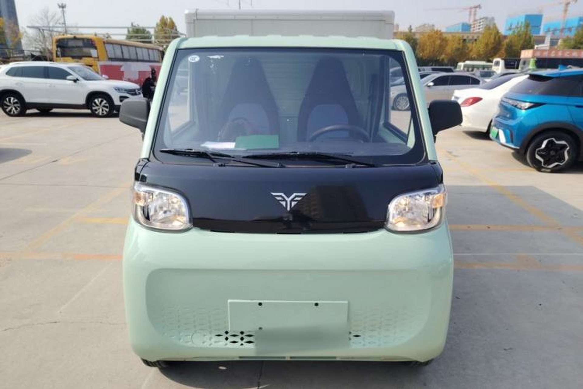 Used REACH MINI Truck 2023 120km Long Wheelbase Van-Type Striving Edition Front