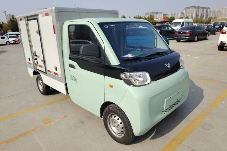 Used REACH MINI Truck 2023 120km Long Wheelbase Van-Type Striving Edition Front Right 45 Deg