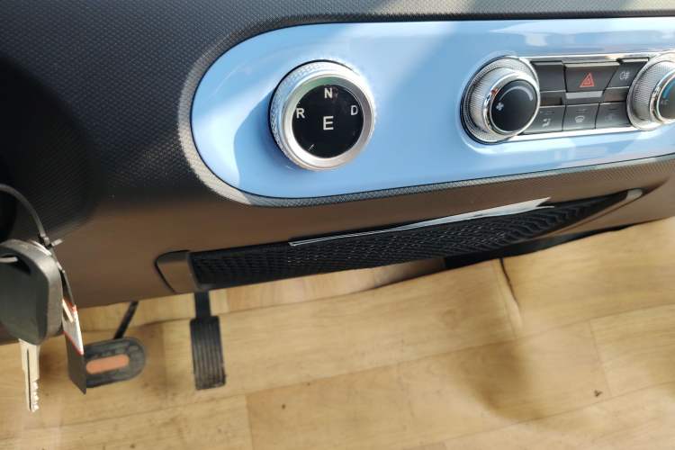 Used REACH MINI Truck 2023 120km Long Wheelbase Van-Type Striving Edition Gear Lever