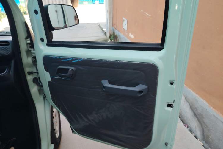 Used REACH MINI Truck 2023 140km Long Wheelbase Van Ambition Version Interior 6