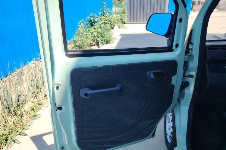 Used REACH MINI Truck 2023 140km Long Wheelbase Van Ambition Version Interior 7