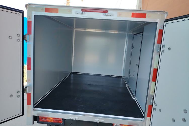 Used REACH MINI Truck 2023 140km Long Wheelbase Van Ambition Version Trunk