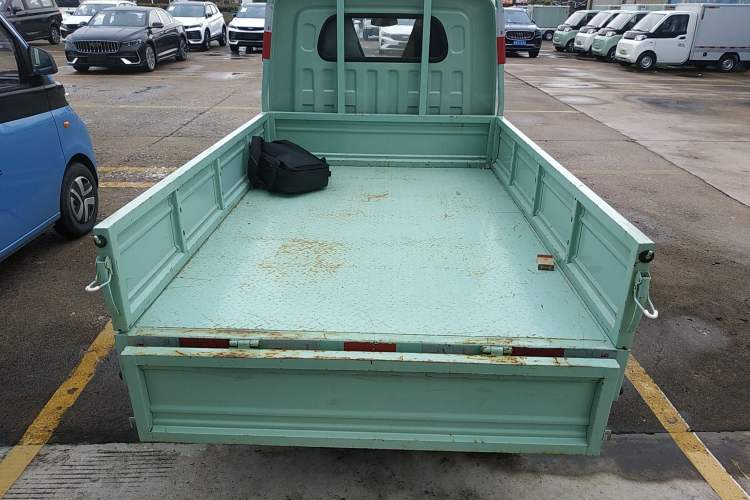 Used REACH MINI Truck 2023 120km Long Wheelbase Flatbed Striving Type Trunk