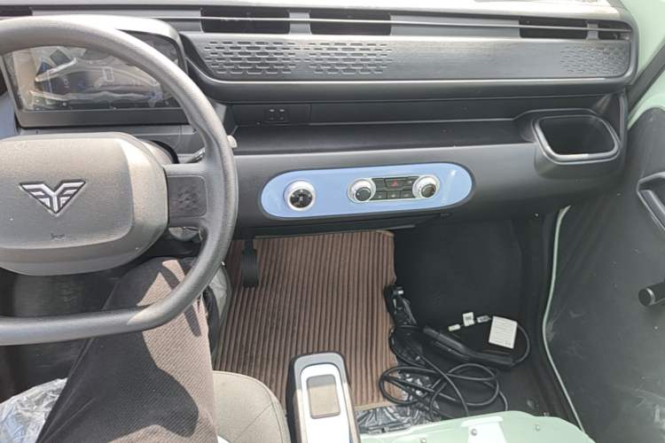 Used REACH MINI Truck 2025 Model 150 km Flatbed—Striving Type Audio And AC Panel