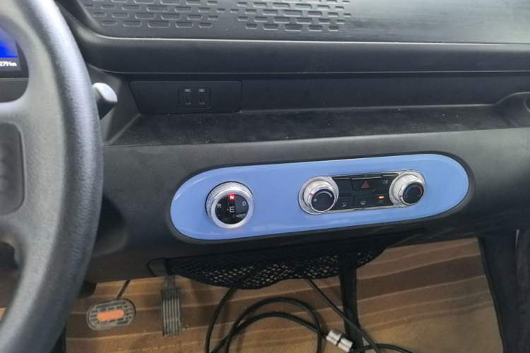 Used REACH MINI Truck 2025 Model 150 km Flatbed—Aggressive Edition Audio And AC Panel