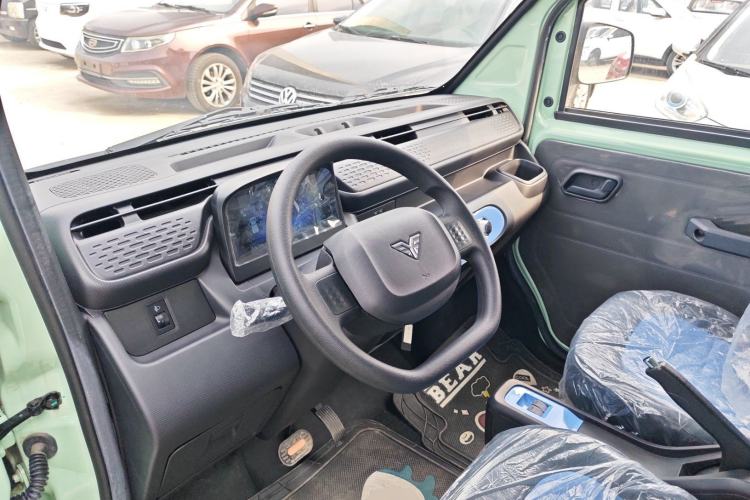 Used REACH MINI Truck 2025 Model 150 km Van—Aggressive Edition Center Console