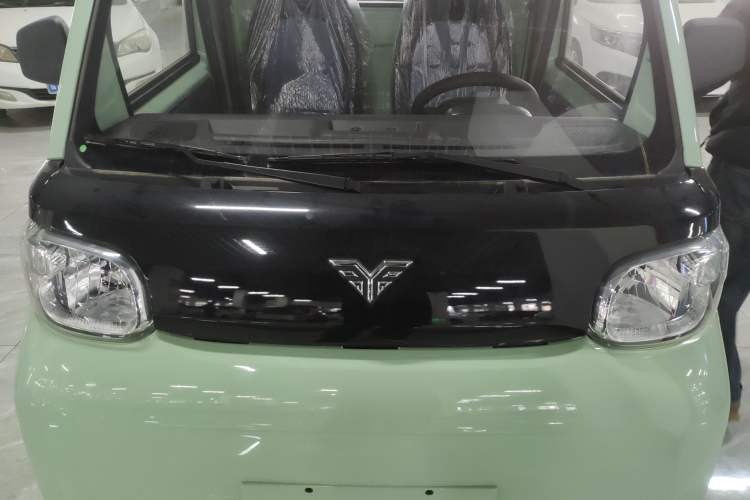 Used REACH MINI Truck 2025 Model 150 km Flatbed—Aggressive Edition Engine Bay