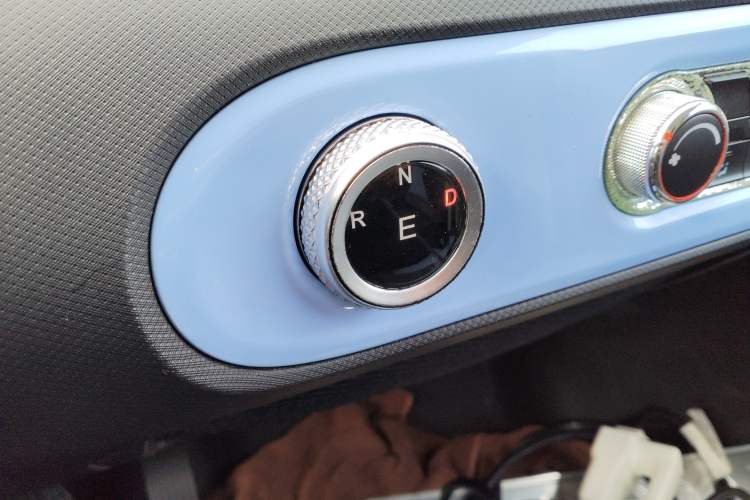 Used REACH MINI Truck 2025 Model 150 km Van—Striving Type Gear Lever