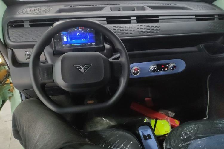 Used REACH MINI Truck 2025 Model 150 km Flatbed—Aggressive Edition Interior 2