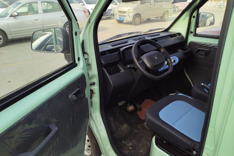 Used REACH MINI Truck 2025 Model 150 km Van—Striving Type Interior 3