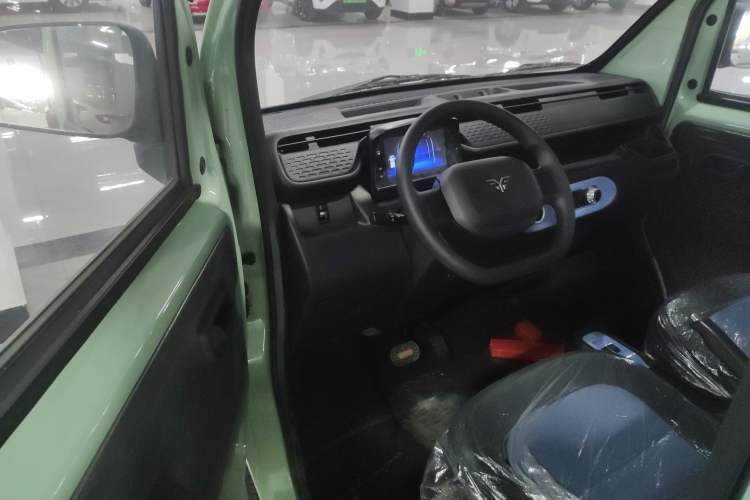 Used REACH MINI Truck 2025 Model 150 km Flatbed—Aggressive Edition Interior 3