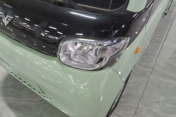 Used REACH MINI Truck 2025 Model 150 km Flatbed—Aggressive Edition Left Front Headlight