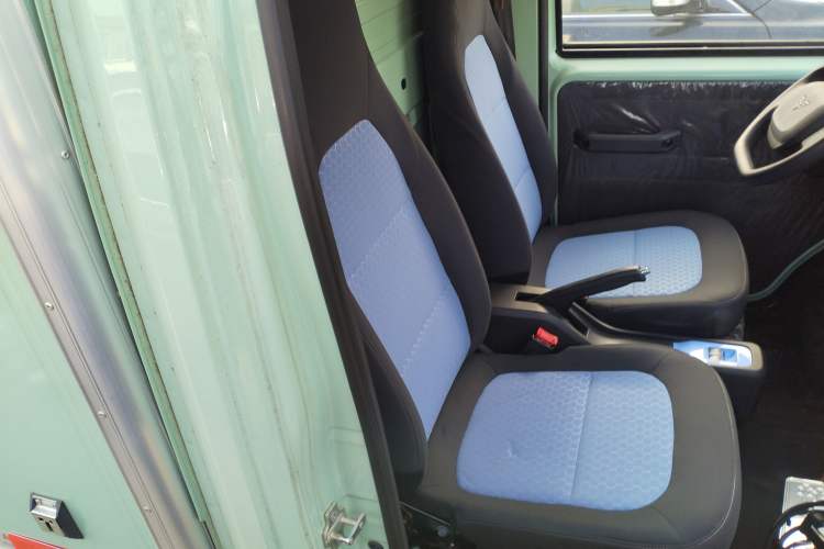 Used REACH MINI Truck 2025 Model 150 km Van—Striving Type Right Front Seat
