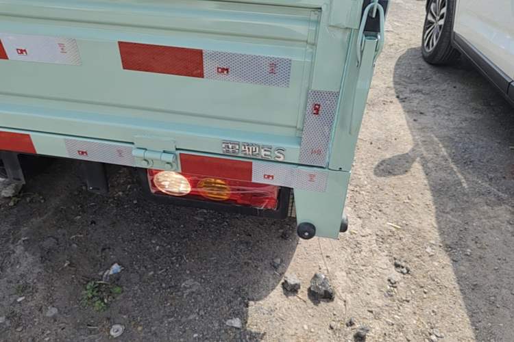 Used REACH MINI Truck 2025 Model 150 km Flatbed—Striving Type Right Rear Taillight
