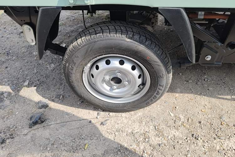 Used REACH MINI Truck 2025 Model 150 km Flatbed—Striving Type Right Rear Wheel Hub
