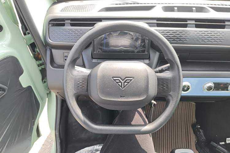 Used REACH MINI Truck 2025 Model 150 km Flatbed—Striving Type Steering Wheel