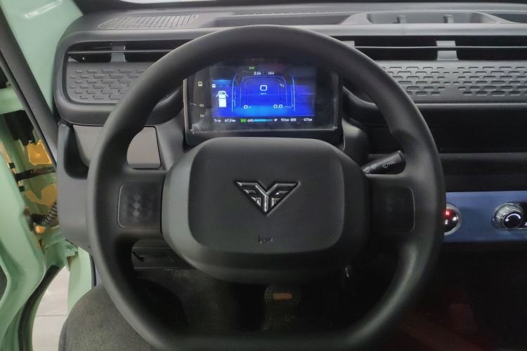 Used REACH MINI Truck 2025 Model 150 km Flatbed—Aggressive Edition Steering Wheel