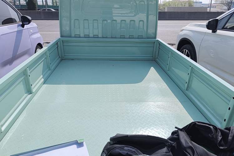 Used REACH MINI Truck 2025 Model 150 km Flatbed—Striving Type Trunk
