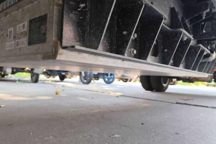 Used REACH Small Truck 2025 Model 3.8-meter Single-Row Pure Electric Flatbed Truck, 55.06 kWh—Comfort Edition Chassis Front Left