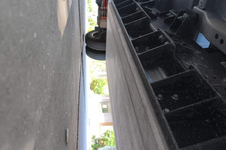 Used REACH Small Truck 2025 Model 3.8-meter Single-Row Pure Electric Flatbed Truck, 55.06 kWh—Comfort Edition Chassis Front Right