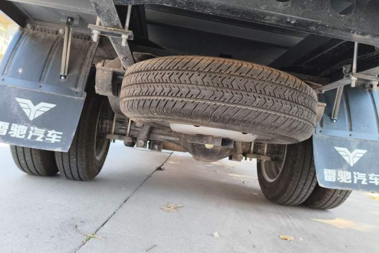 Used REACH Small Truck 2025 Model 3.8-meter Single-Row Pure Electric Flatbed Truck, 55.06 kWh—Comfort Edition Chassis Rear