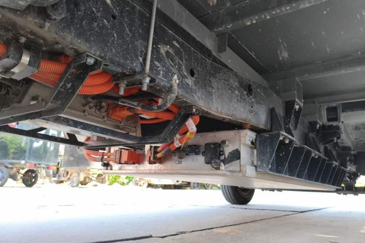 Used REACH Small Truck 2025 Model 3.8-meter Single-Row Pure Electric Flatbed Truck, 55.06 kWh—Comfort Edition Chassis Rear Right