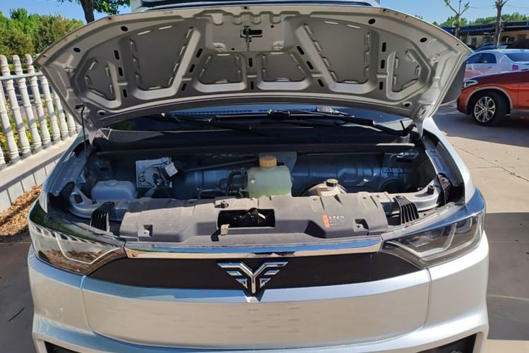 Used REACH Small Truck 2025 Model 3.8-meter Single-Row Pure Electric Box Truck, 55.06 kWh—Flagship Edition Engine Bay