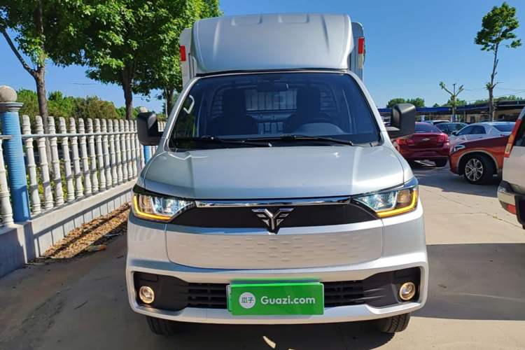 Used REACH Small Truck 2025 Model 3.8-meter Single-Row Pure Electric Box Truck, 55.06 kWh—Flagship Edition Front
