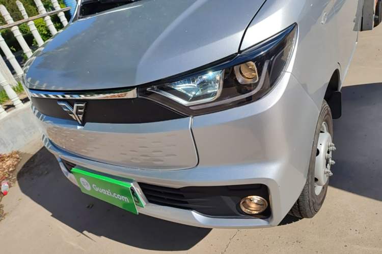 Used REACH Small Truck 2025 Model 3.8-meter Single-Row Pure Electric Box Truck, 55.06 kWh—Flagship Edition Left Front Headlight